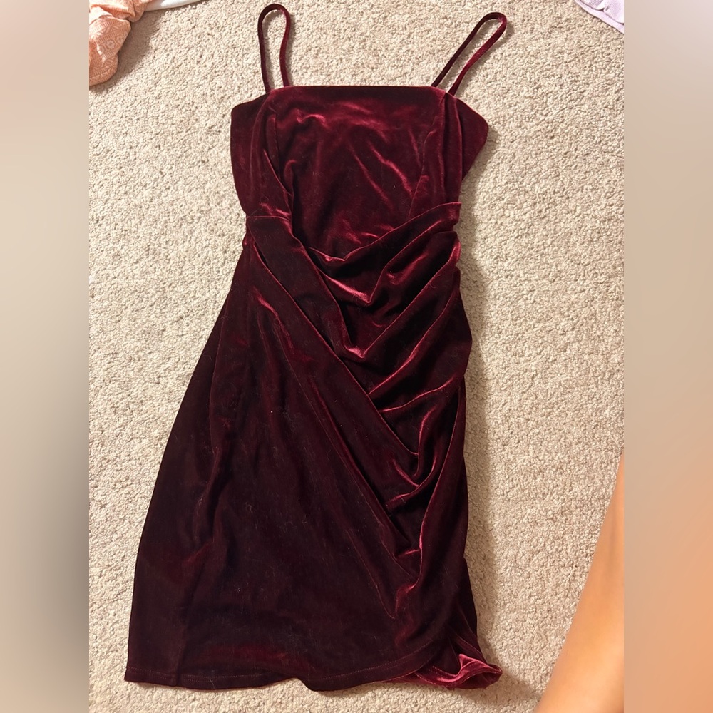 Windsor Burgundy Homecoming dress